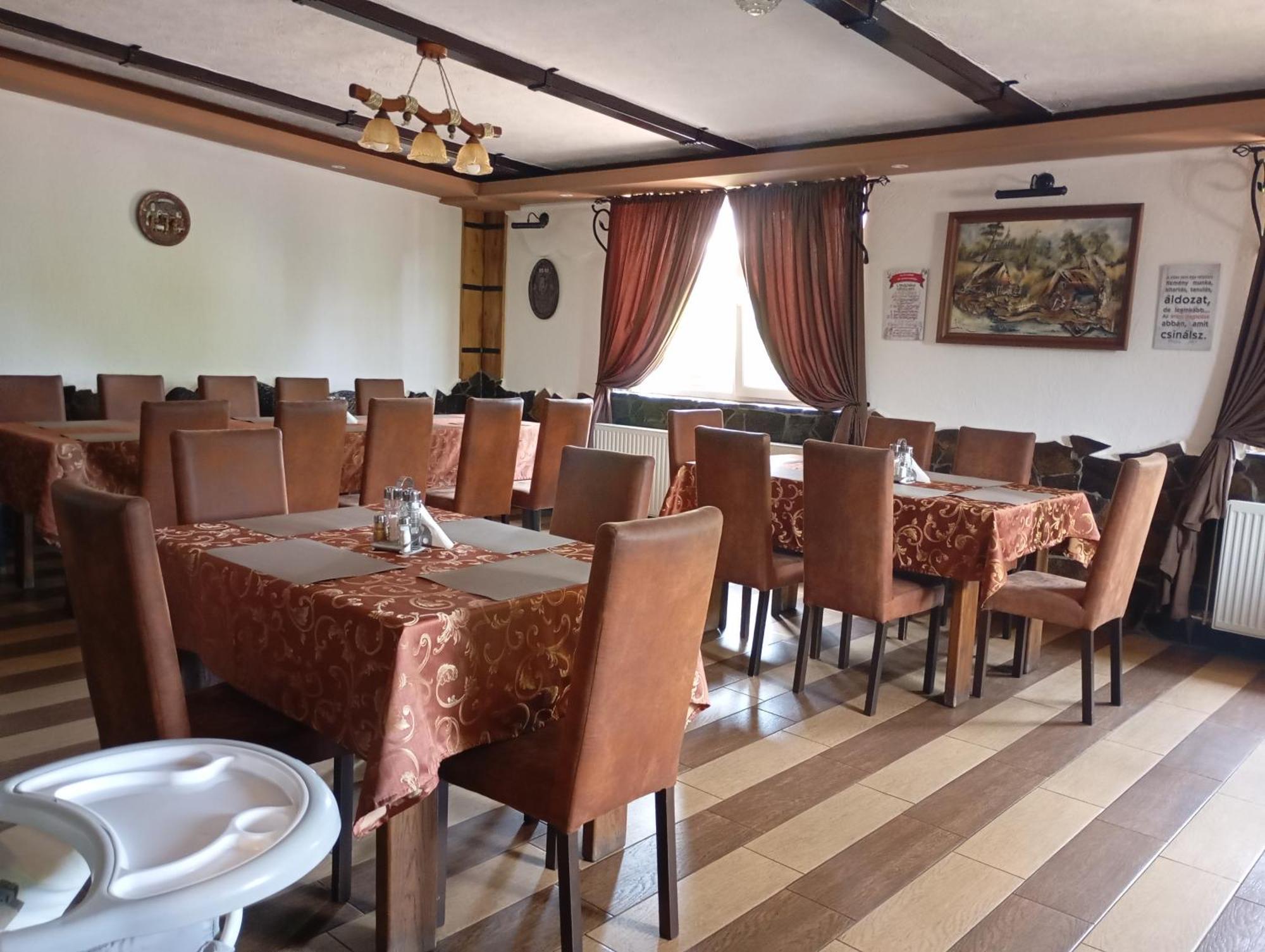 Hotel Three Aces Velyka Dobron Exterior foto